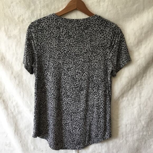 Old Navy Gray Luxe Leopard Print Short Sleeve Top - Picture 6 of 10